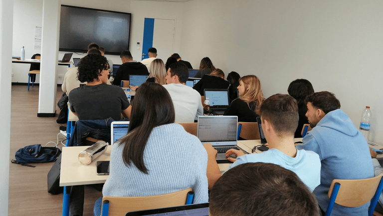 Découvrez Aurélie enseignante auprès des bachelors et mastères en école supérieure